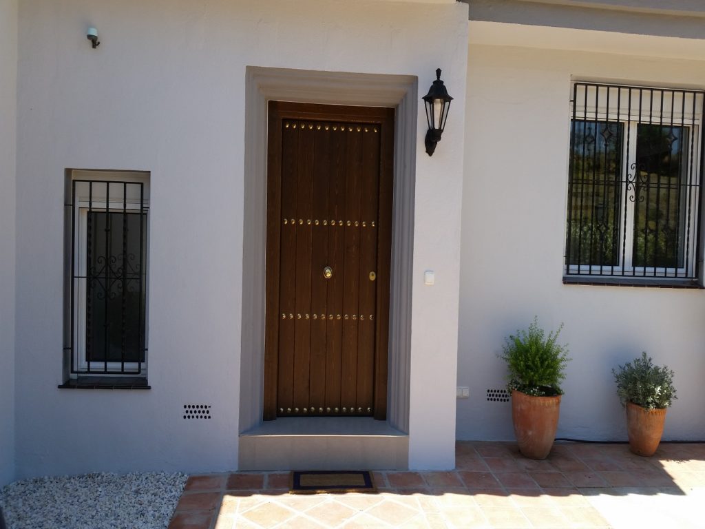 Doors Carpenter - Complete Carpentry Fuengirola